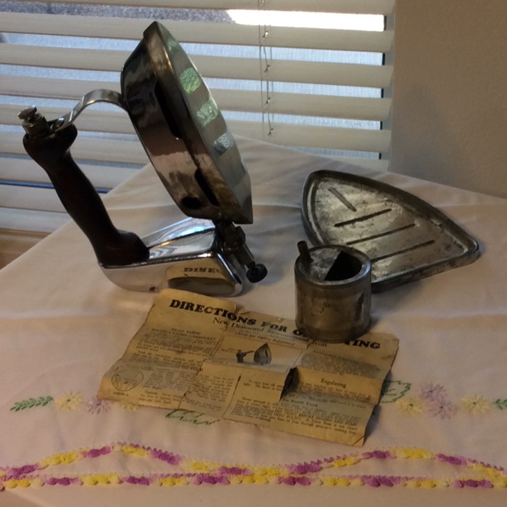 ANTIQUE DIAMOND STREAMLINED IRON